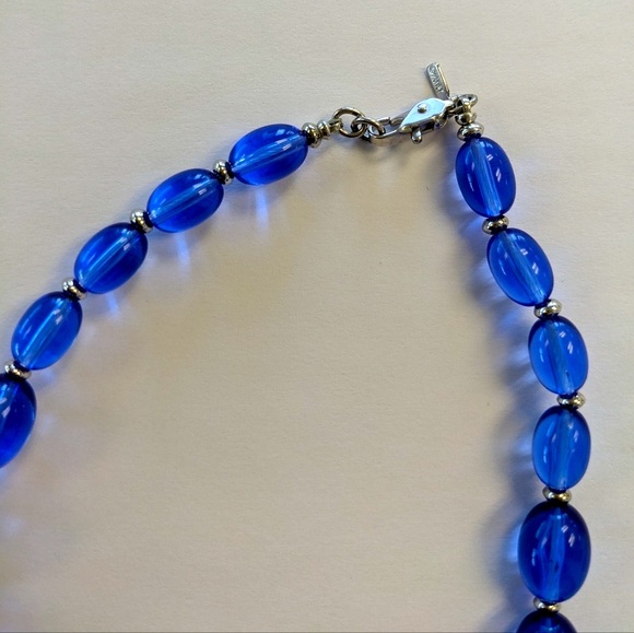 Beautiful Vintage MONET Blue Lucite Necklace Like New - Picture 5 of 10